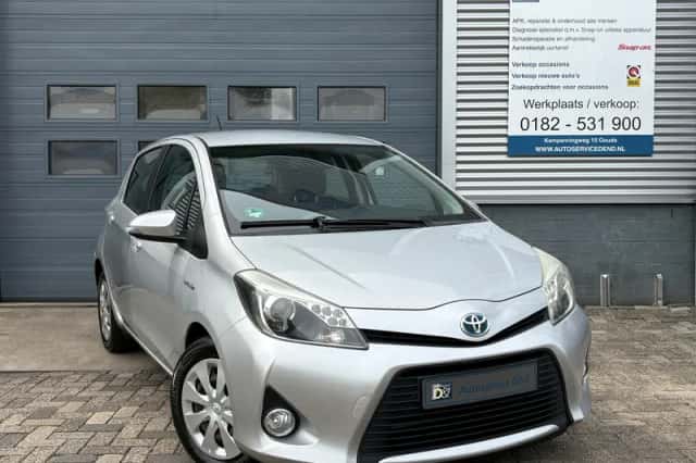Toyota Yaris (2013) thumbnail 1