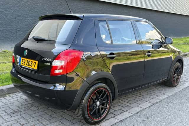 Škoda Fabia (2012) thumbnail 4