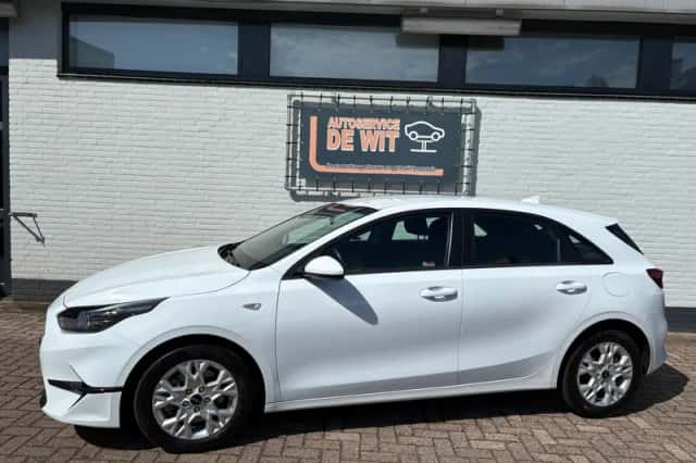 Kia Ceed (2022) thumbnail 1