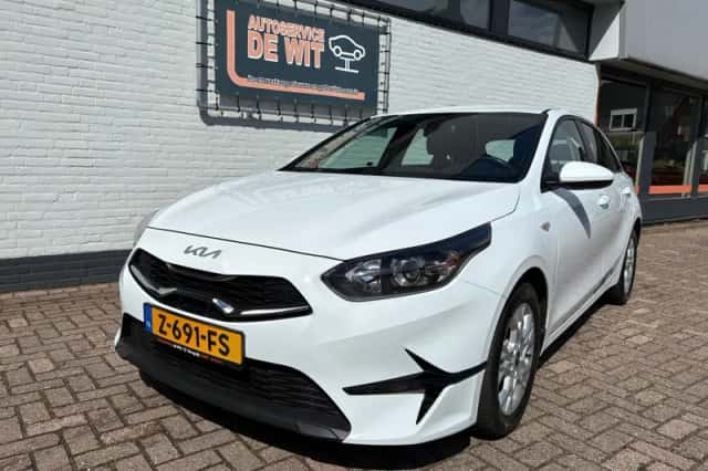 Kia Ceed (2022) thumbnail 2