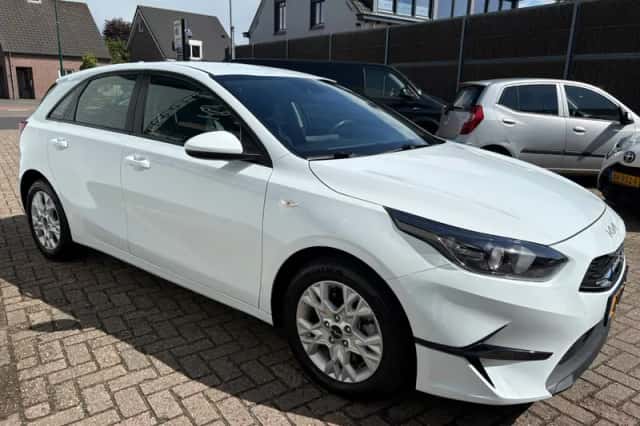 Kia Ceed (2022) thumbnail 4