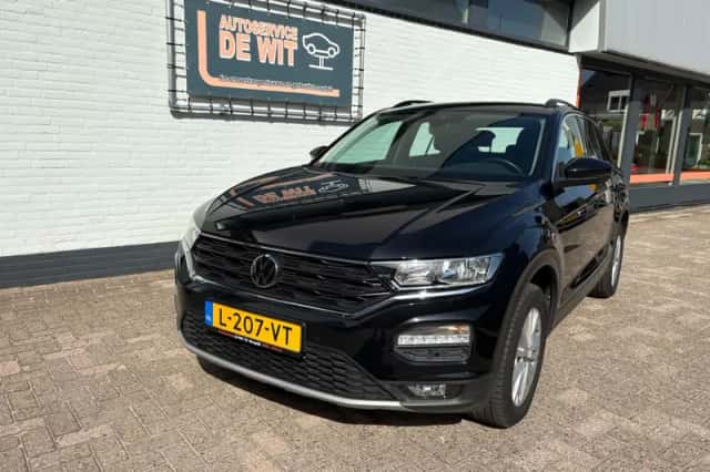 Volkswagen T-Roc (2021) thumbnail 2