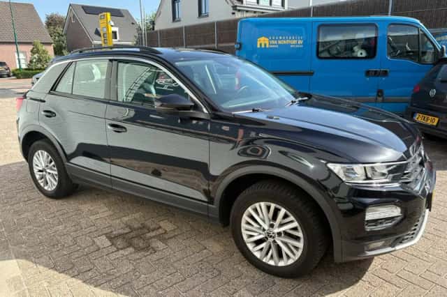 Volkswagen T-Roc (2021) thumbnail 4