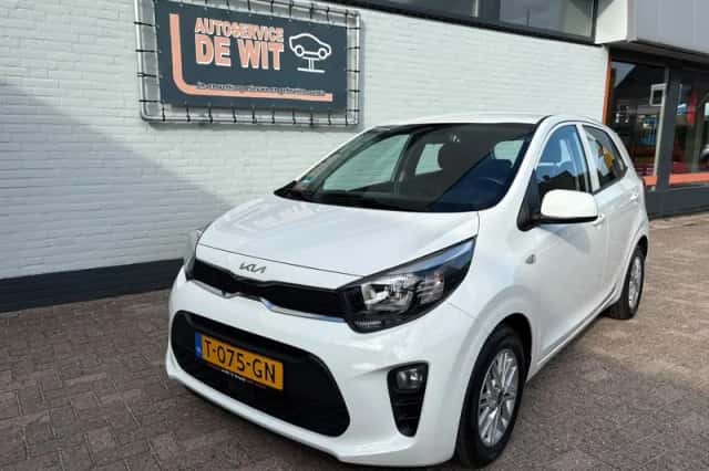 Kia Picanto (2023) thumbnail 2
