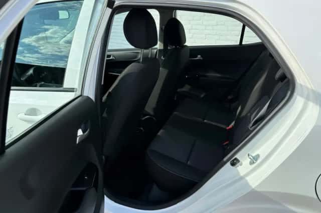 Kia Picanto (2023) thumbnail 6