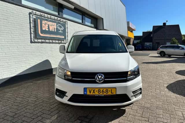 Volkswagen Caddy (2016) thumbnail 2