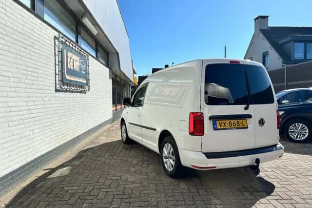 Volkswagen Caddy (2016) thumbnail 3