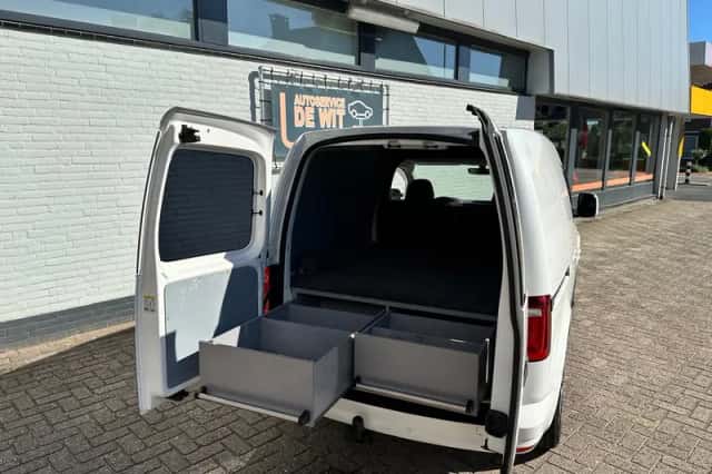 Volkswagen Caddy (2016) thumbnail 4