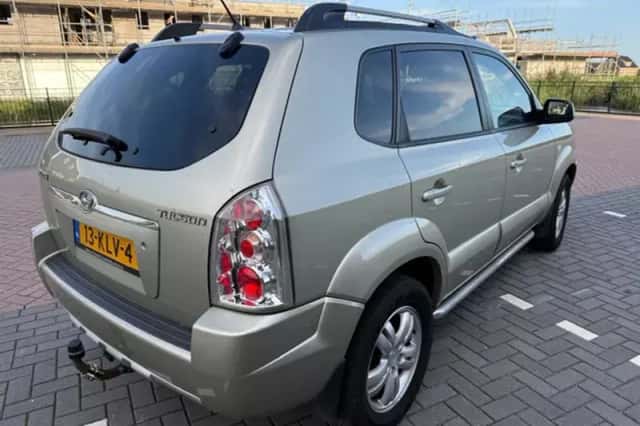 Hyundai Tucson (2010) thumbnail 2