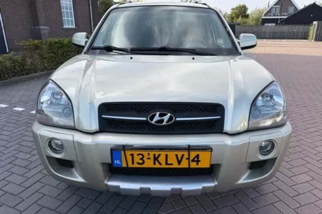 Hyundai Tucson (2010) thumbnail 3