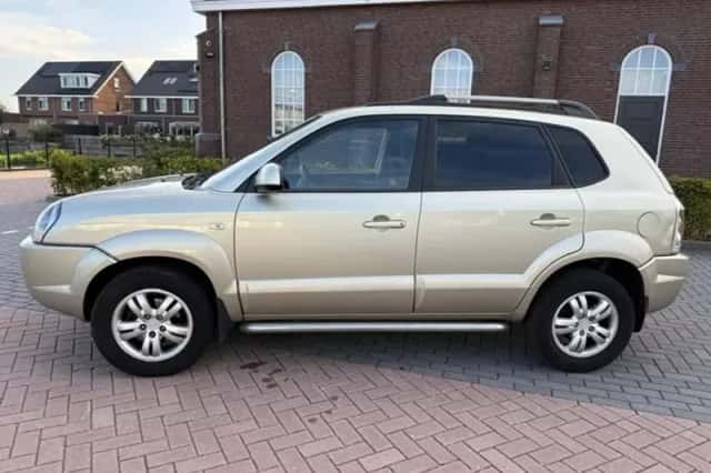 Hyundai Tucson (2010) thumbnail 6