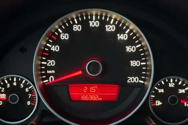 Volkswagen Up! (2012) thumbnail 4
