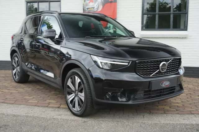 Volvo XC40 (2023) thumbnail 2