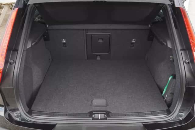 Volvo XC40 (2023) thumbnail 4