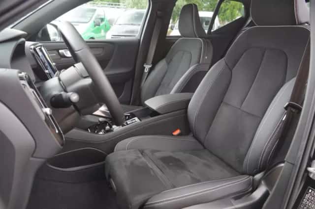 Volvo XC40 (2023) thumbnail 5