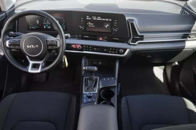 Kia Sportage (2023) thumbnail 3
