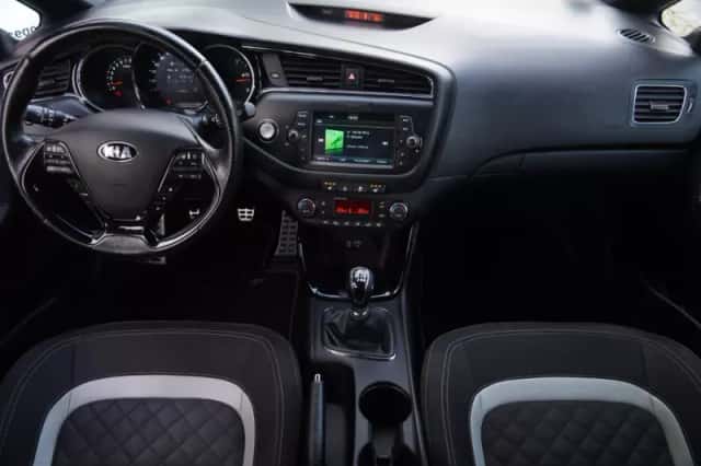 Kia Ceed (2016) thumbnail 3