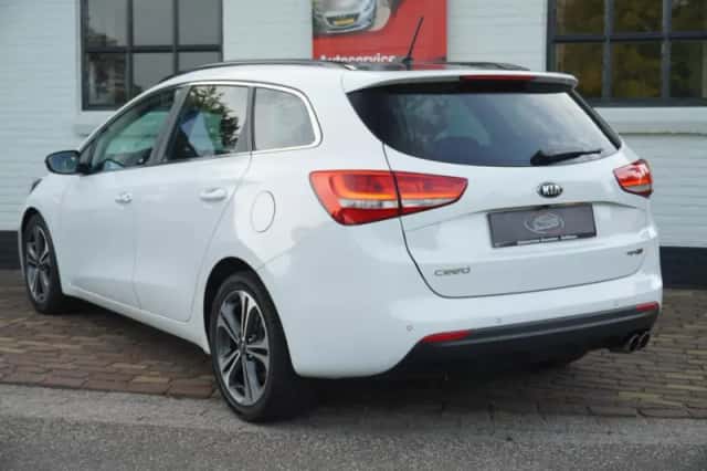 Kia Ceed (2016) thumbnail 5