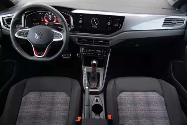 Volkswagen Polo (2024) thumbnail 2