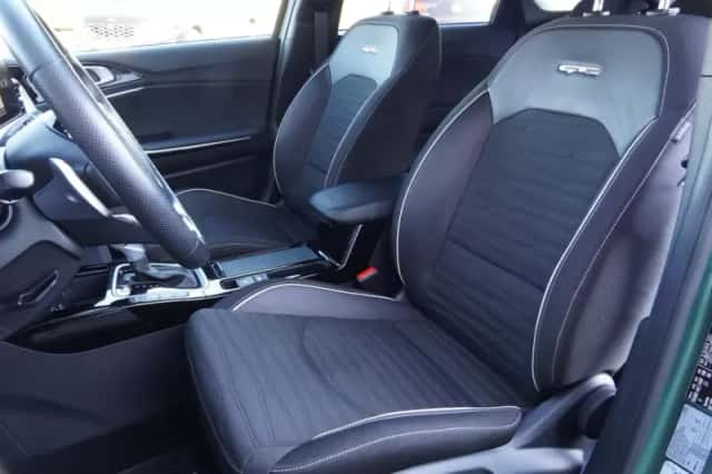Kia ProCeed (2023) thumbnail 2