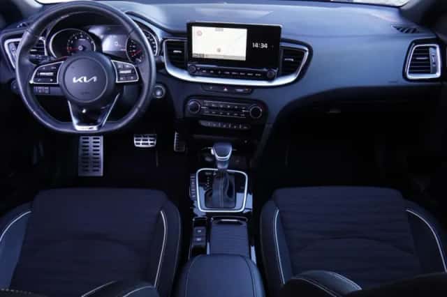 Kia ProCeed (2023) thumbnail 3
