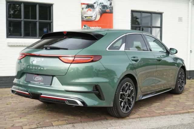 Kia ProCeed (2023) thumbnail 5