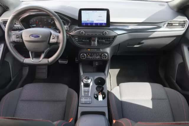 Ford Focus (2019) thumbnail 3