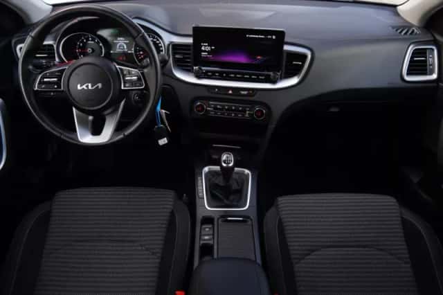 Kia Ceed (2022) thumbnail 2