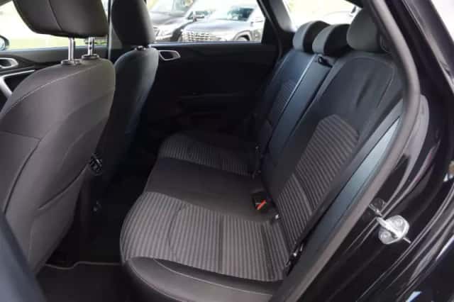 Kia Ceed (2022) thumbnail 3