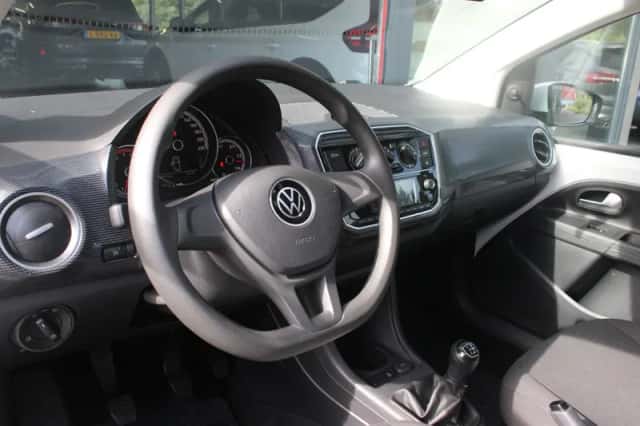 Volkswagen Up! (2021) thumbnail 6