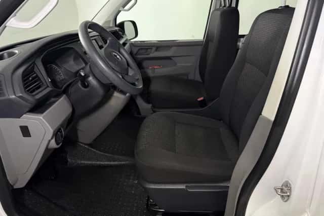Volkswagen Transporter (2020) thumbnail 2