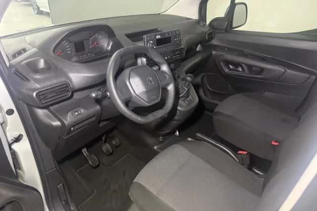 Peugeot Partner (2020) thumbnail 2