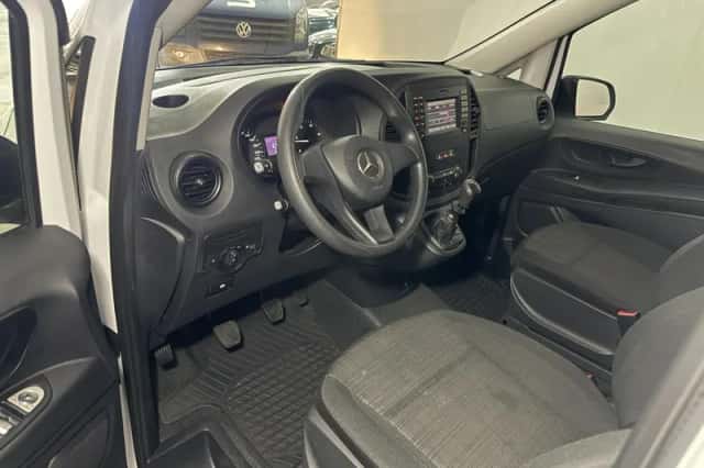Mercedes-Benz Vito (2018) thumbnail 2
