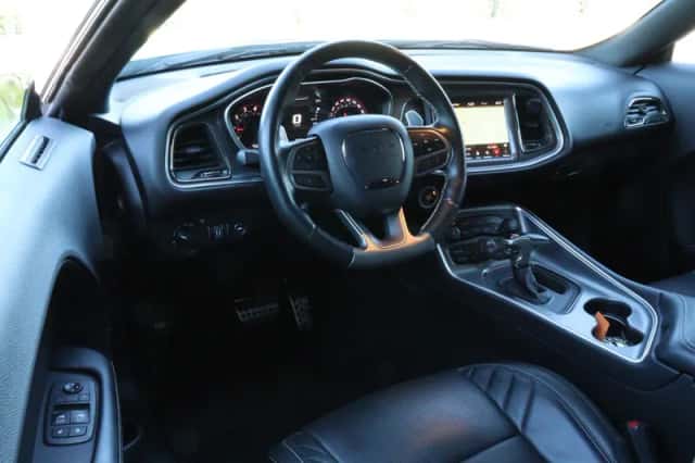 Dodge Challenger (2020) thumbnail 2