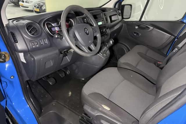 Renault Trafic (2020) thumbnail 2