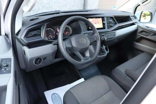 Volkswagen Transporter (2024) thumbnail 3