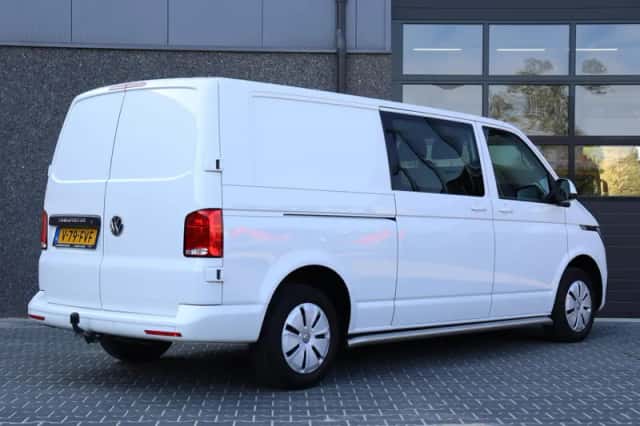 Volkswagen Transporter (2024) thumbnail 4