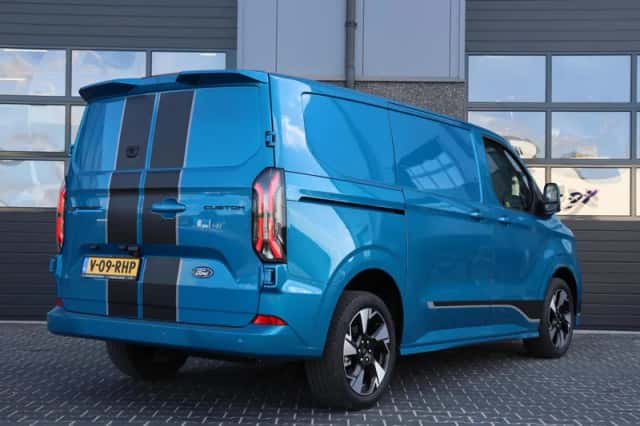 Ford E-Transit Custom (2024) thumbnail 3