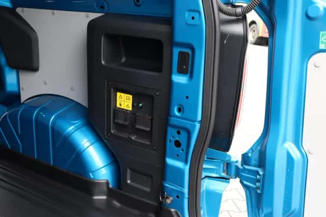 Ford E-Transit Custom (2024) thumbnail 6