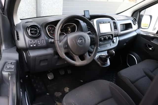 Opel Vivaro (2014) thumbnail 2