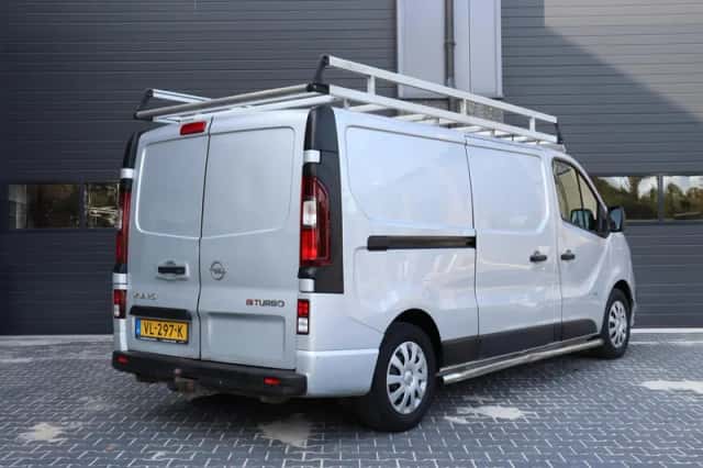Opel Vivaro (2014) thumbnail 3