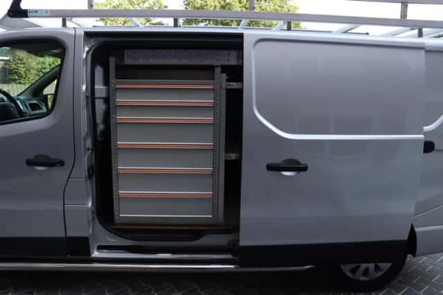 Opel Vivaro (2014) thumbnail 6