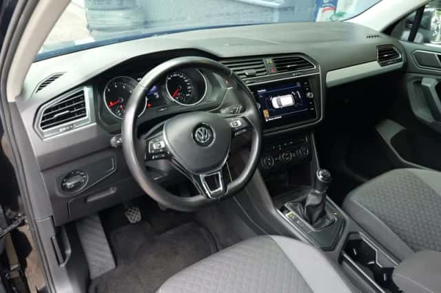 Volkswagen Tiguan (2018) thumbnail 2