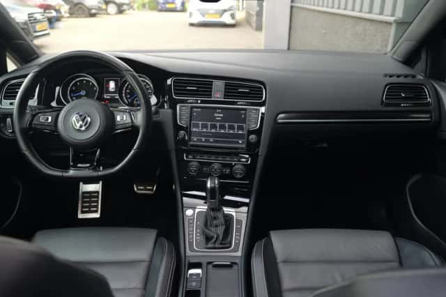 Volkswagen Golf (2014) thumbnail 2