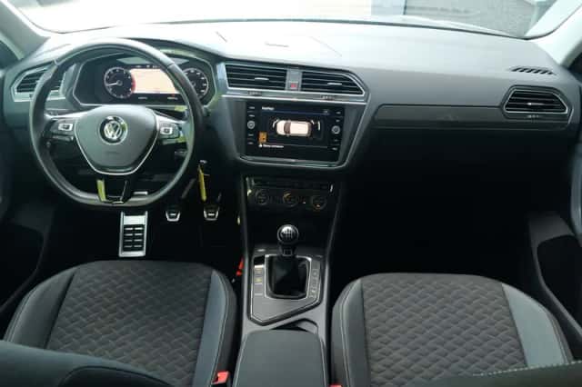 Volkswagen Tiguan (2018) thumbnail 2