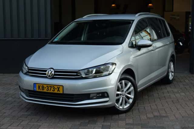 Volkswagen Touran (2016) thumbnail 1