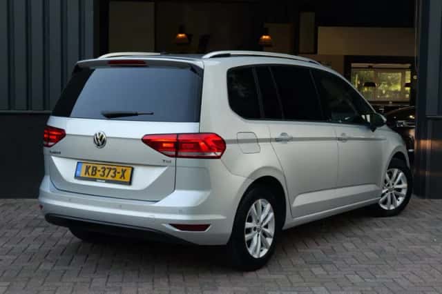 Volkswagen Touran (2016) thumbnail 3