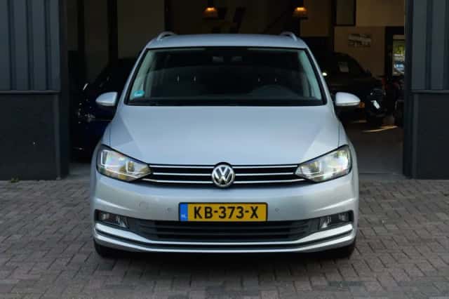 Volkswagen Touran (2016) thumbnail 4