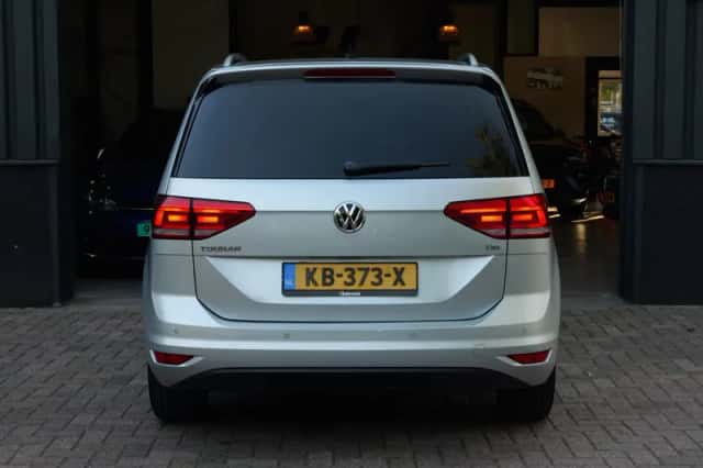 Volkswagen Touran (2016) thumbnail 5