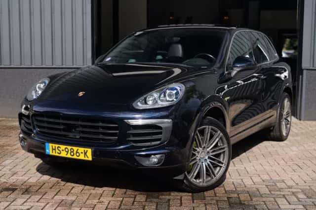 Porsche Cayenne (2015) thumbnail 1